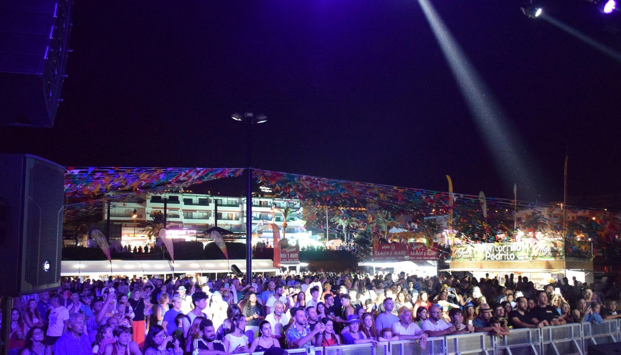 Scharen von Menschen versammelten sich beim Jugendkonzert 2022 in Santiago del Teide