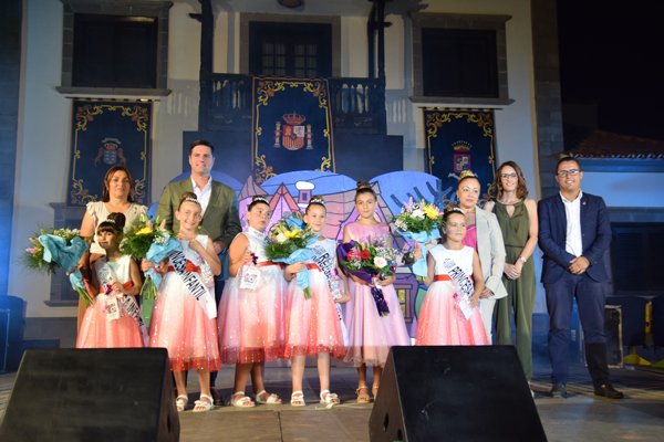 Keira Elira González Michel, neue Kinderkönigin der Feierlichkeiten zu Ehren von Santiago Apóstol 2023