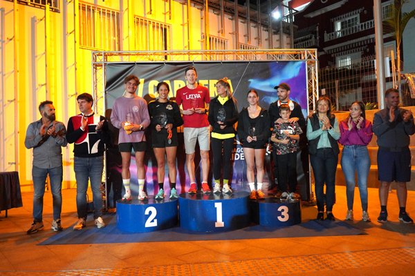 Kristaps Berzins und Brenda Morín Gewinner der 11. Ausgabe des Santiago del Teide Nachtrennens