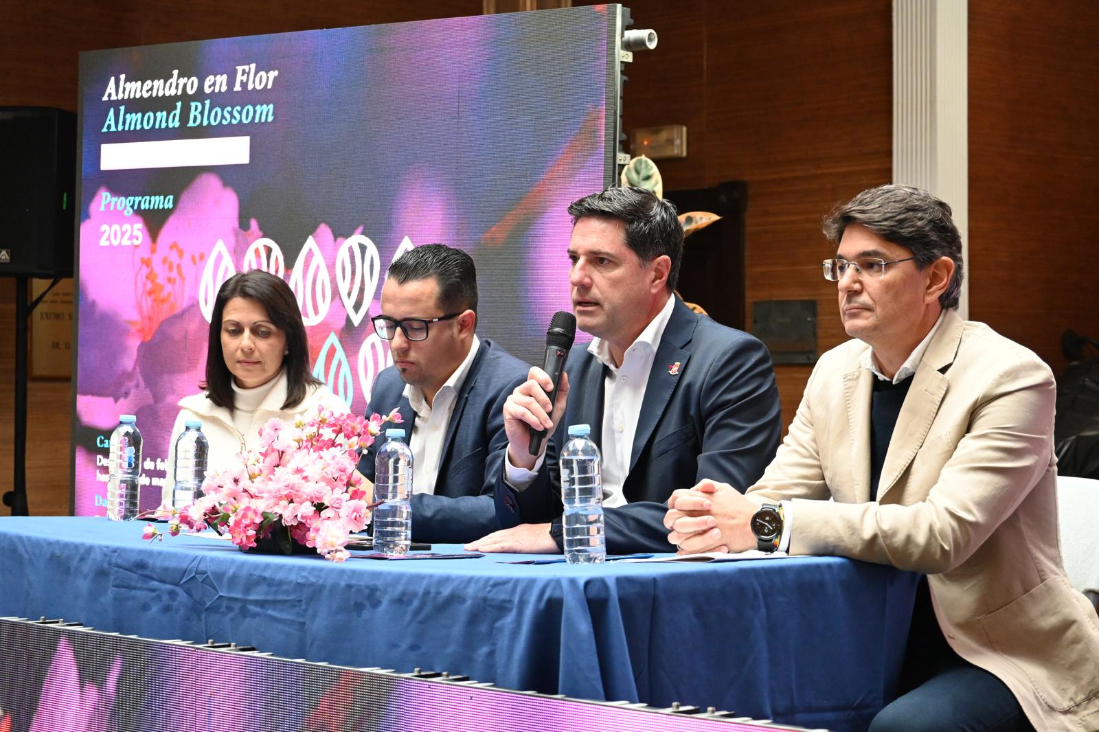 The mayor presents the 28º edition of the Almond Blossom Campaign 2025