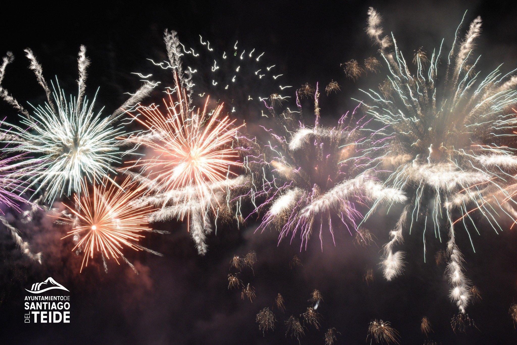 The major fireworks exhibition of the history of the fiestas of Puerto de Santiago can be seen this Saturday
