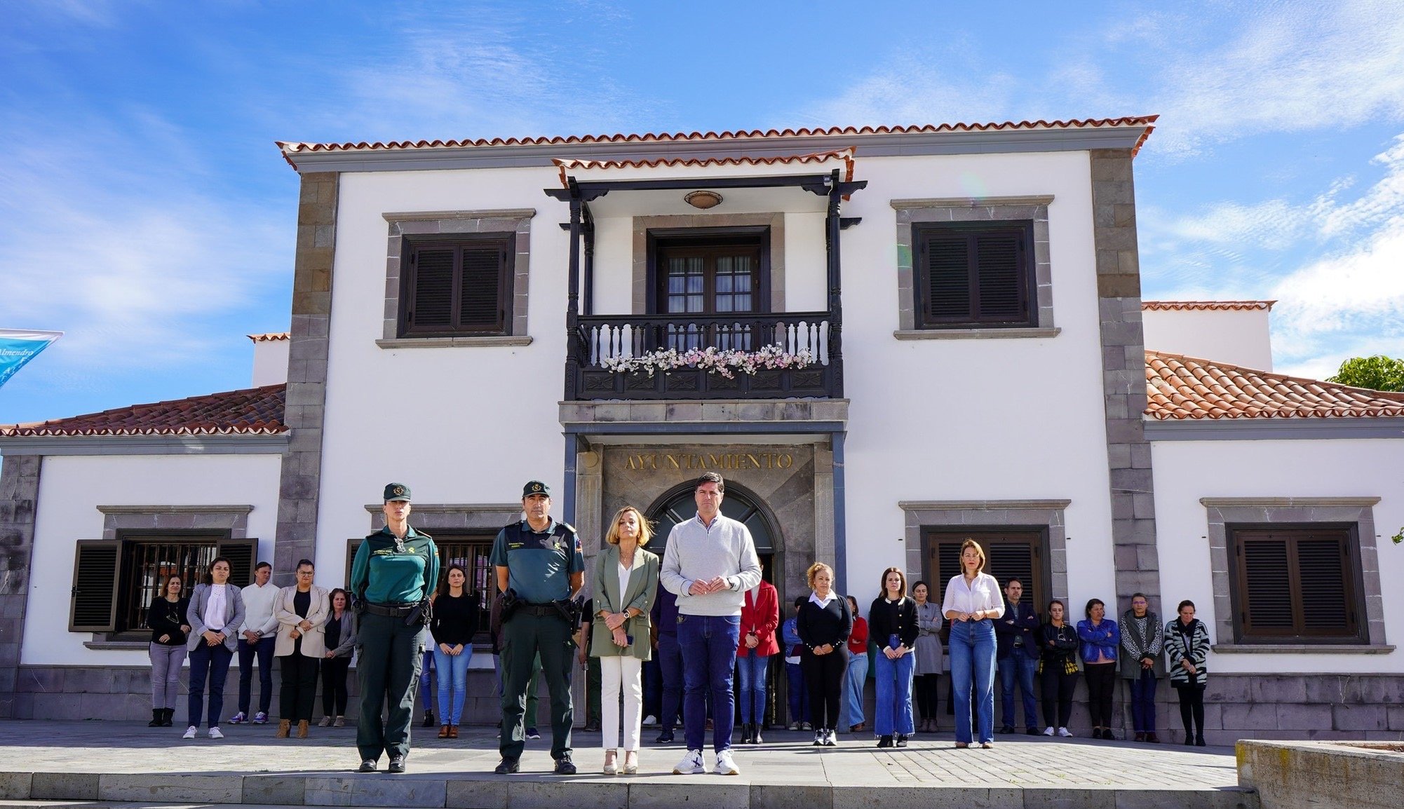 Santiago del Teide nimmt an der Schweigeminute zum Tod zweier Zivilgardisten in Cádiz im Dienst teil