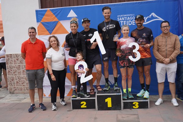 Ganadores absolutos de la prueba de 21km de la XII edición del Trail Run Almendros y Volcanes