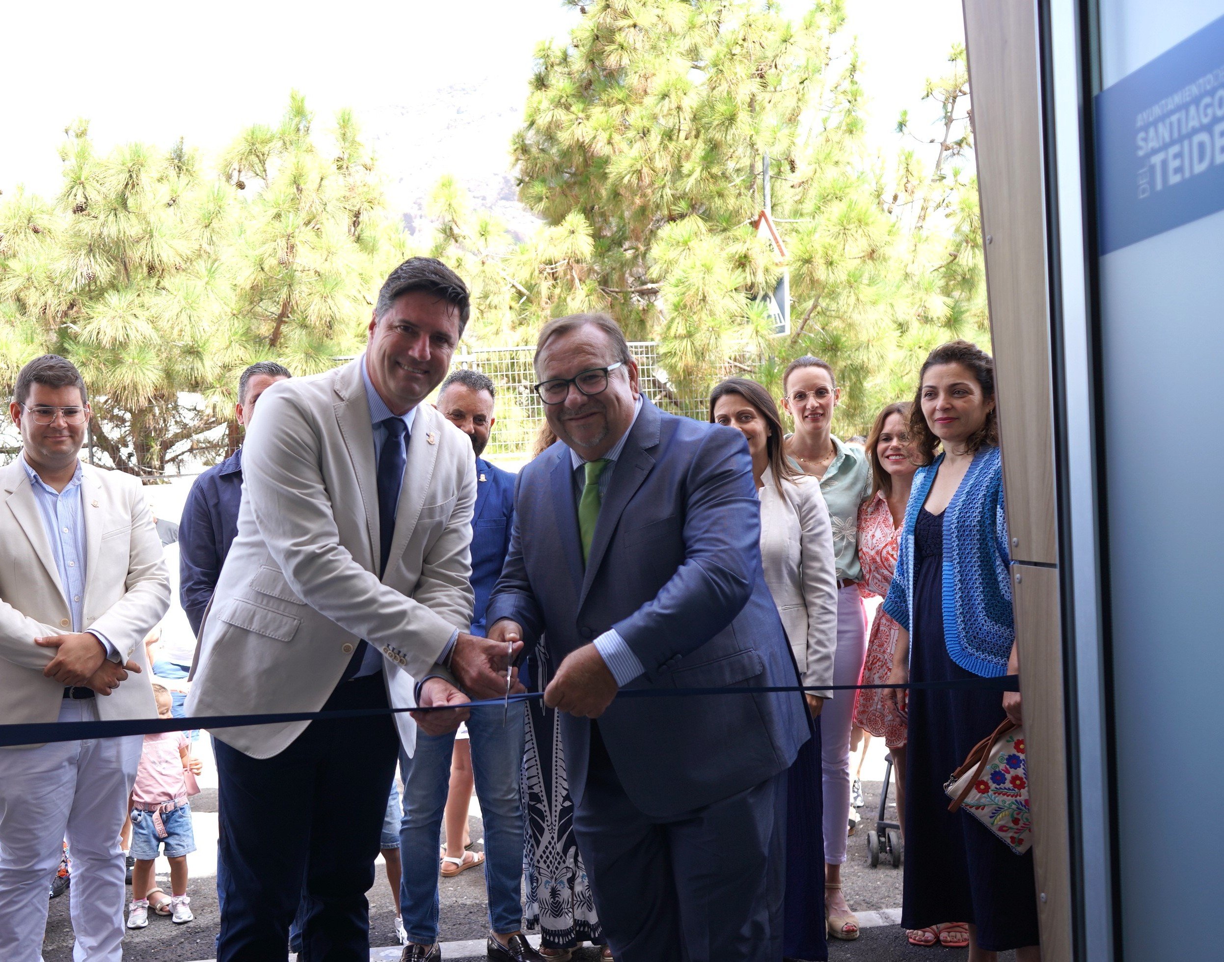 Der Bürgermeister weiht die neue Sporthalle „Juan Damián Gorrín Ramos“ in Tamaimo nach einer Investition von über 2 Millionen Euro ein.