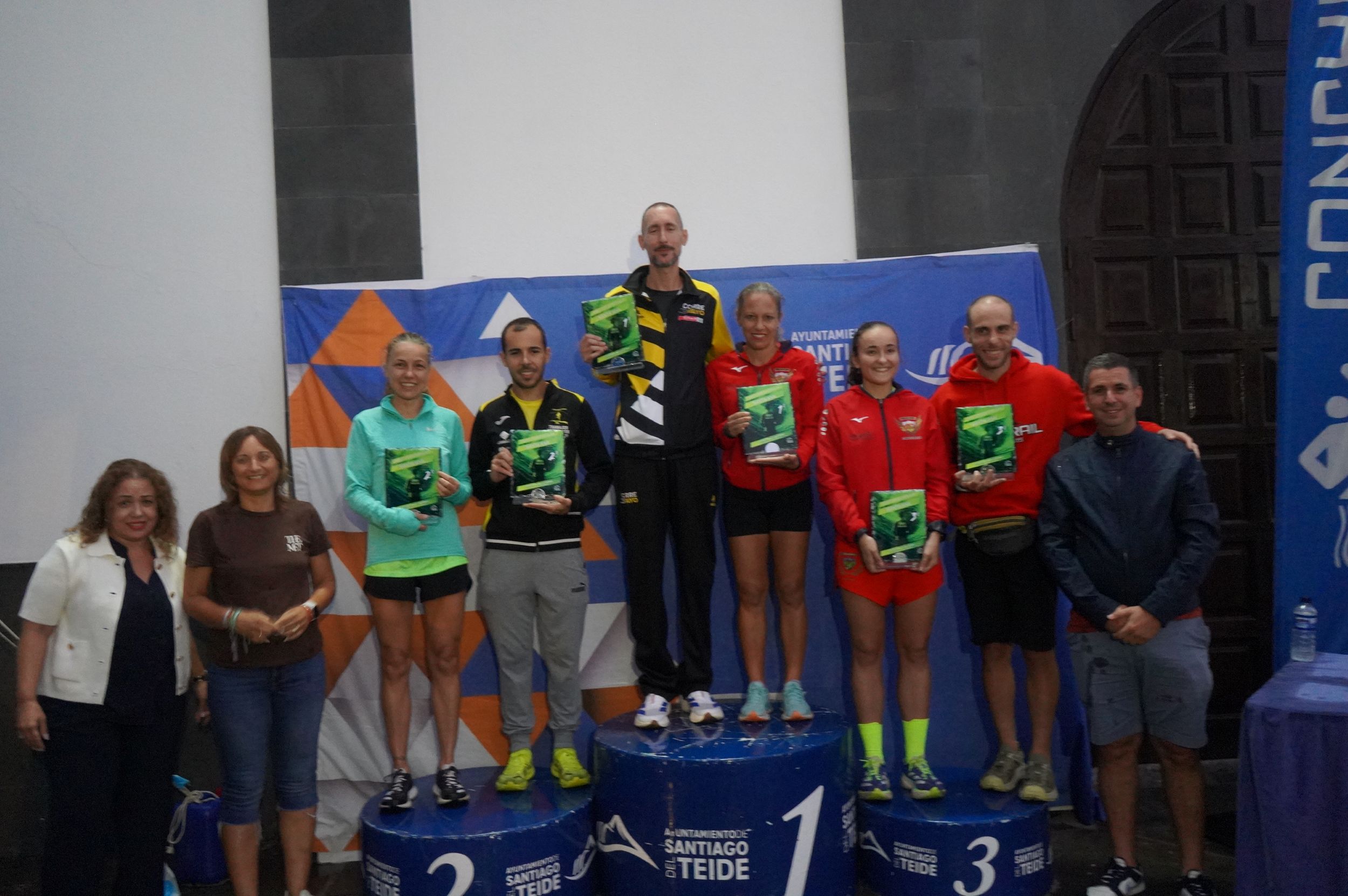 Juan Manuel Pérez and Ana Boullon, overall winners of the 33rd edition of the Santa Ana de Tamaimo Popular Cross Country